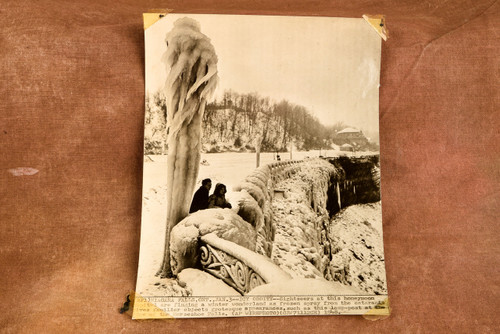 Niagara Falls Frozen Lamp Post Winter Scene 5⅛x6¾ 1947 AP Wire Photo V35
