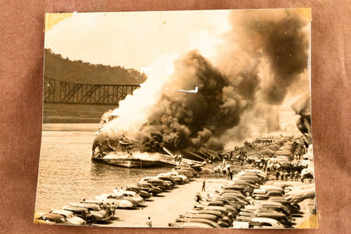 Island Queen Fire Engulfs Pittsburgh Waterfront 6⅝x5½ 1947 Press Photo V36