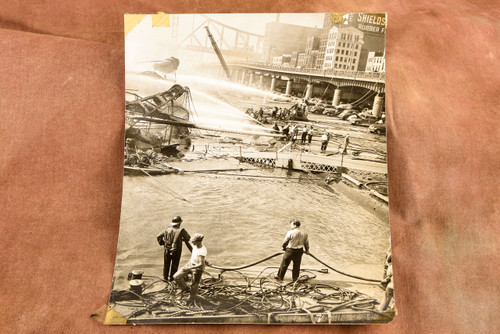 Island Queen Firefighting Scene Pittsburgh 9⅛x7¼ 1947 Associated Press Photo V39