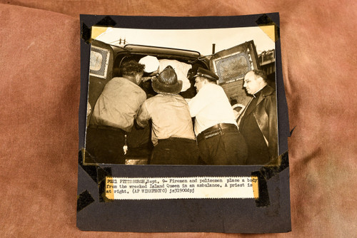Island Queen Policwe & Fireman Load Body In Ambulance 7¼x8 1947 Press Photo V38