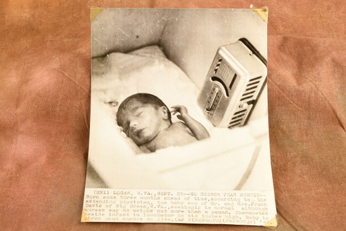 Premature Baby One Pound Logan West Virginia 7¼x9¼ 1947 AP Wire Photo V37
