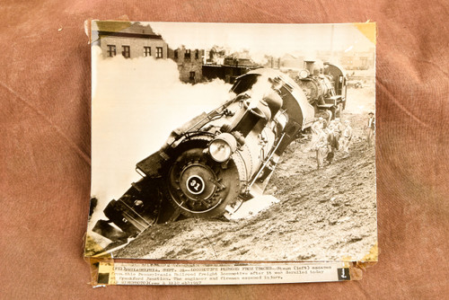 Pennsylvania Railroad Locomotive Derailment Philly 6¼x5¼ 1947 AP Wire Photo V33
