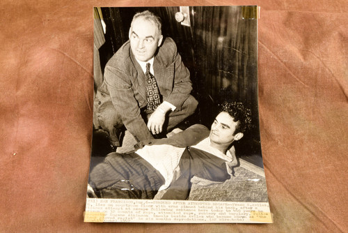 Black Gloved Rapist Frank Avilez Court Escape 6½ x 9⅜ 1947 AP Wire Photo V32