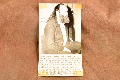 Draft Evader Hid 5 Years in Oregon Cabin 3¾x6¾ 1947 AP Wire Photo V38