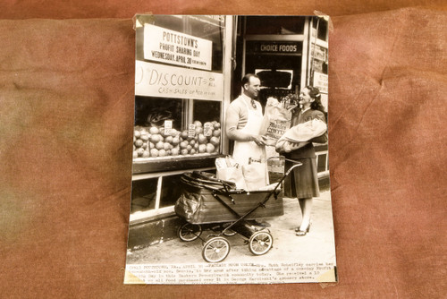 Pottstown PA Profit Sharing Grocery Day 6x8½ 1947 AP Wire Photo V31