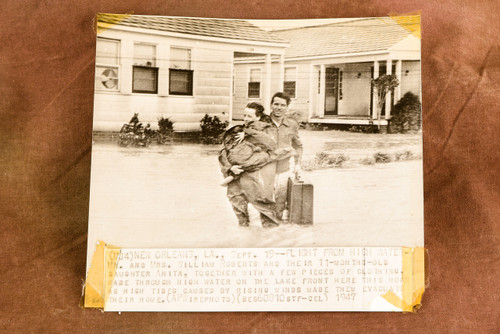 Family Flees New Orleans Floodwater 6x5½ 1947 AP Wire Photo V36