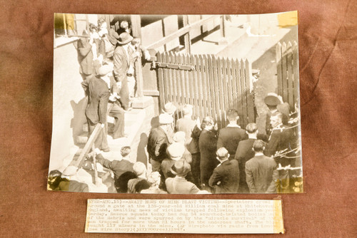 William Coal Mine Explosion Whitehaven England 7⅝x5¾ 1947 AP Wire Photo V34