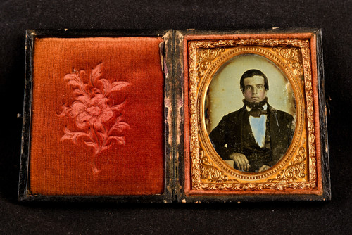 Daguerreotype Bearded Man with Bow Tie in Ornate Full Case 1/9 Plate Antique V30