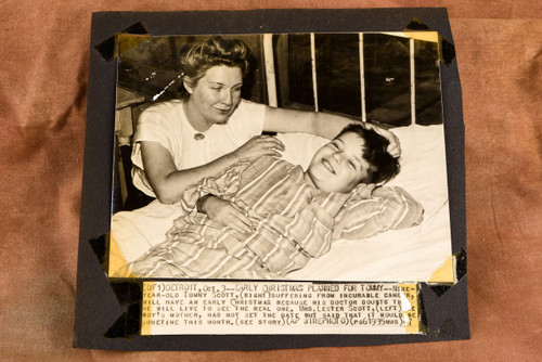 Boy's Incurable Cancer Spur Early Christmas Detroit 8¼x7¾ 1947 AP Wire Photo V38