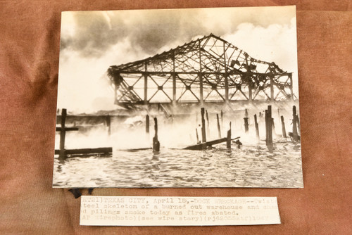 Texas City Explosion Dock Wreckage Warehouse Ruins 8¼x6¼ 1947 AP Wire Photo V36