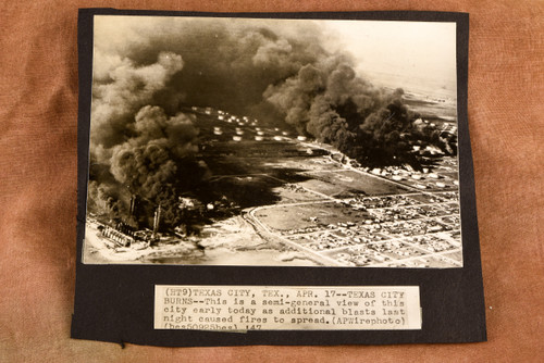 Texas City Disaster Explosions Fire Smoke Aerial View 7x6 1947 AP Wire Photo V32