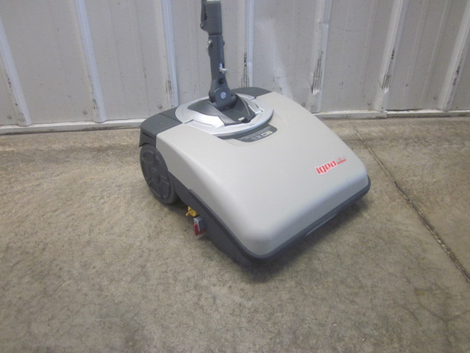 Advantage Battery Powered 15 Gallon Floor Scrubber w/ Scrubbing