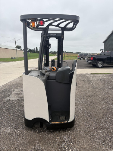 Crown RC5530C-30 — 3,000 lb Electric Stand-Up Forklift with Side Shift | 190" Mast