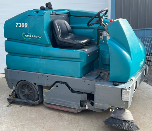 Refurbished Tennant 7300 40" Disk Riding Floor Scrubber-Brand New Battery