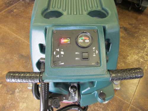 Nobles SS-5 28" Autoscrubber with NEW Scrub deck and Sq Bar