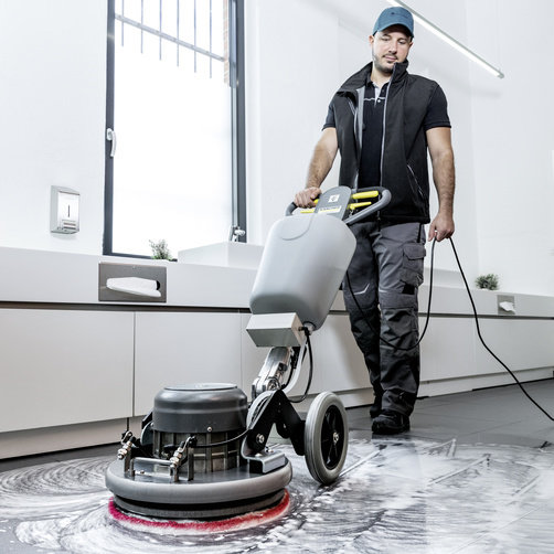 5 Benefits of Using an Indoor Floor Scrubber