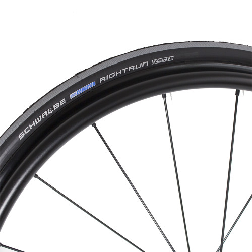 SCHWALBE RIGHT RUN 22" x 1". Sold as Pair