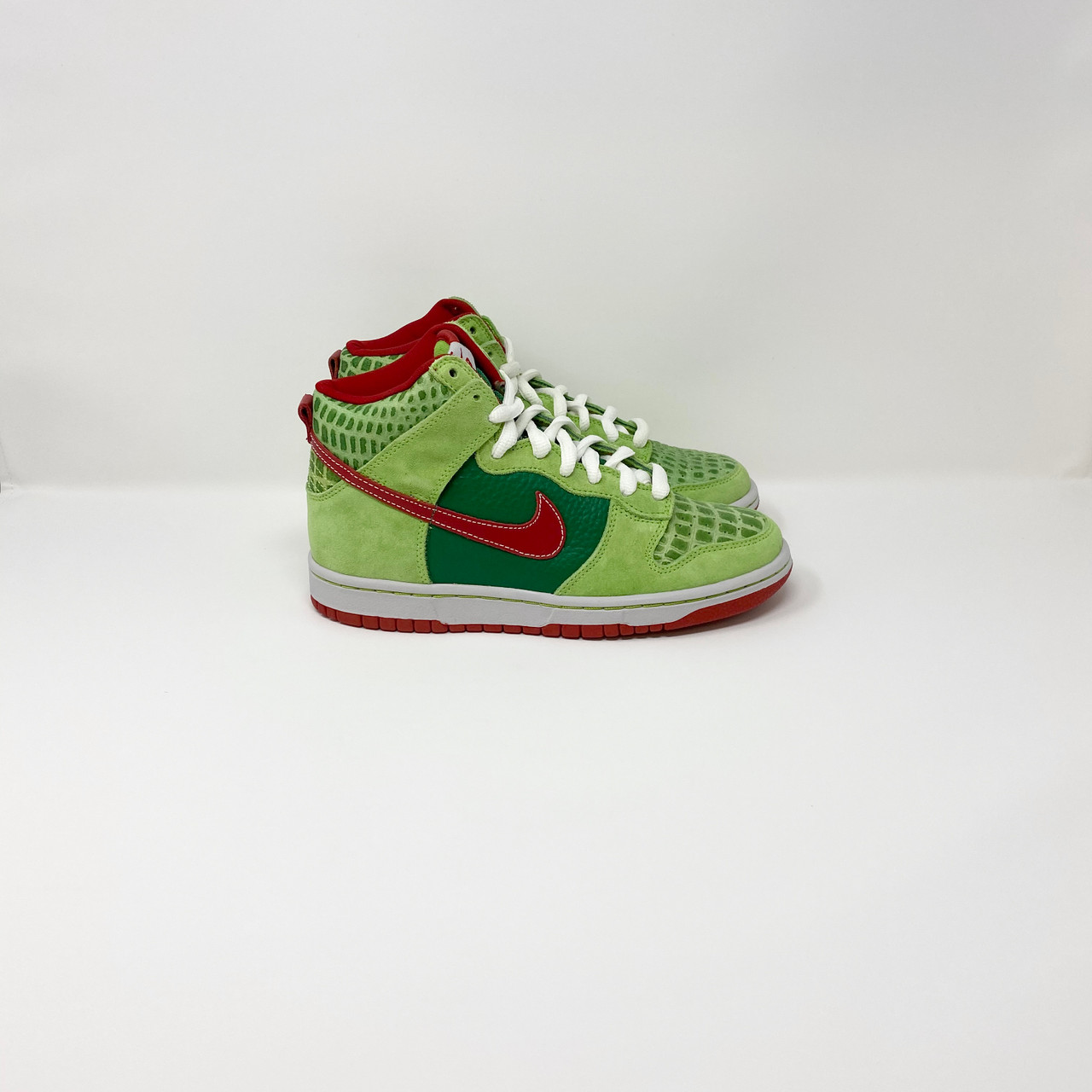 Nike Dunk SB Dr Seuss Hightops Size 9 Thing 1 & 2 x Dunk SB #thing #thing1 #thing2 #thing1thing2  main image 3