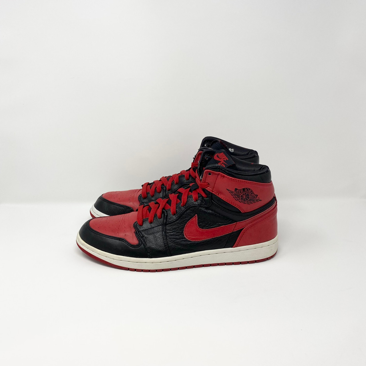 jordan 1 banned red laces