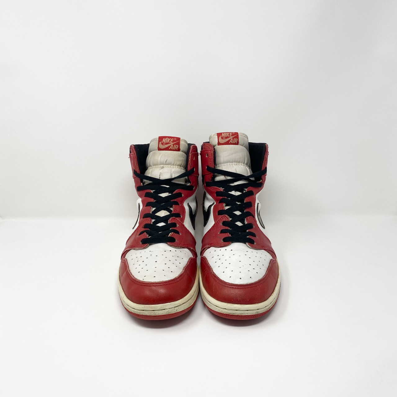 1985 Vintage NIKE OG Air Jordan
1 Chicago Size 9.5 US 850911 TY1 1985 Jordan 1 High  main image 3
