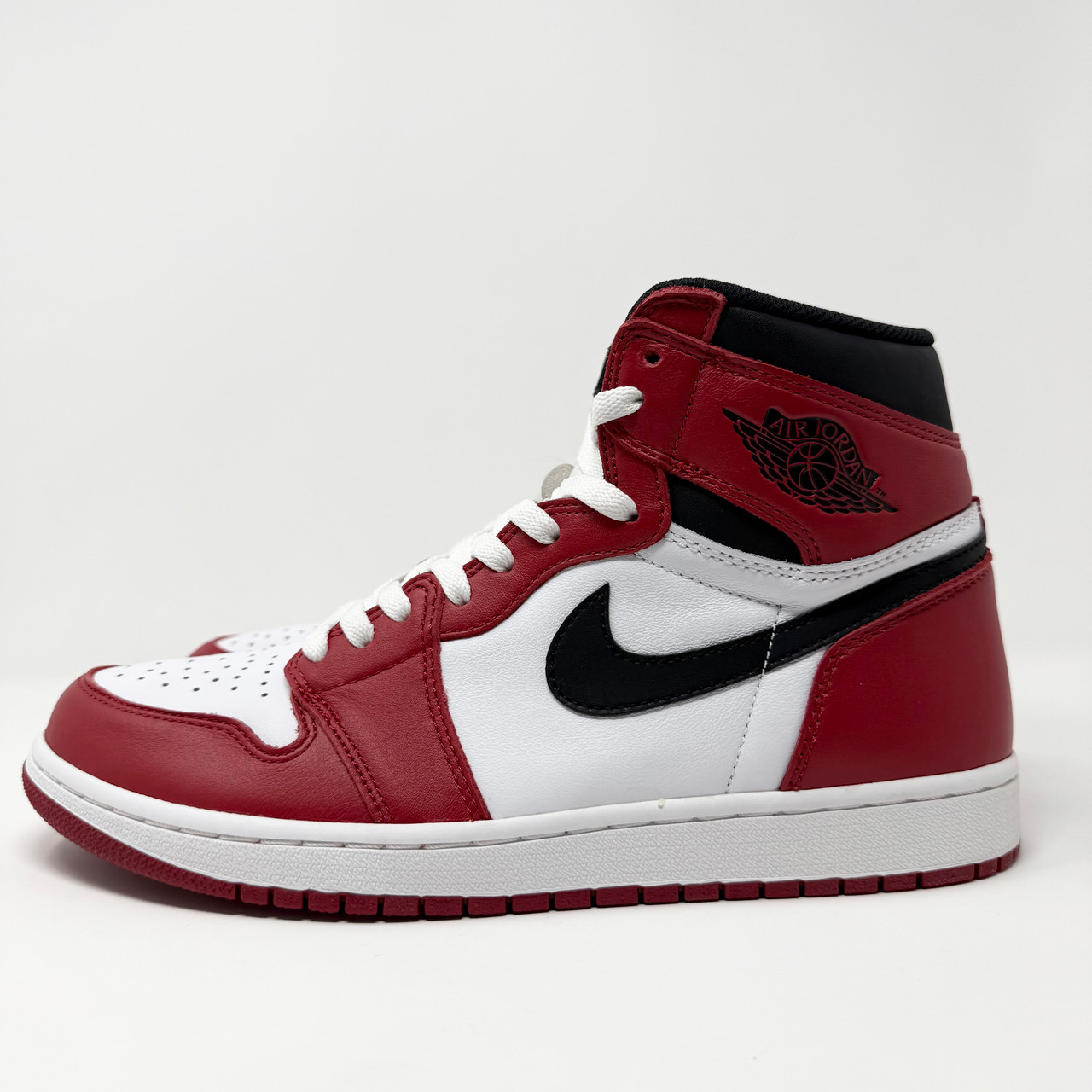 Air Jordan 1 Hi Retro OG Chicago (2015) - Truest