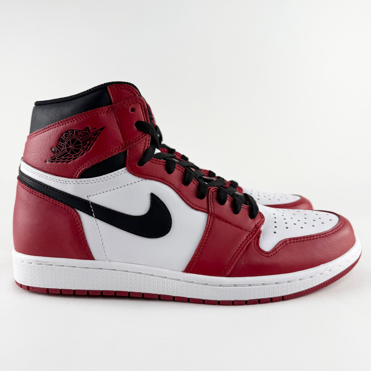 Air Jordan 1 Hi Retro OG Chicago (2015)* - Truest