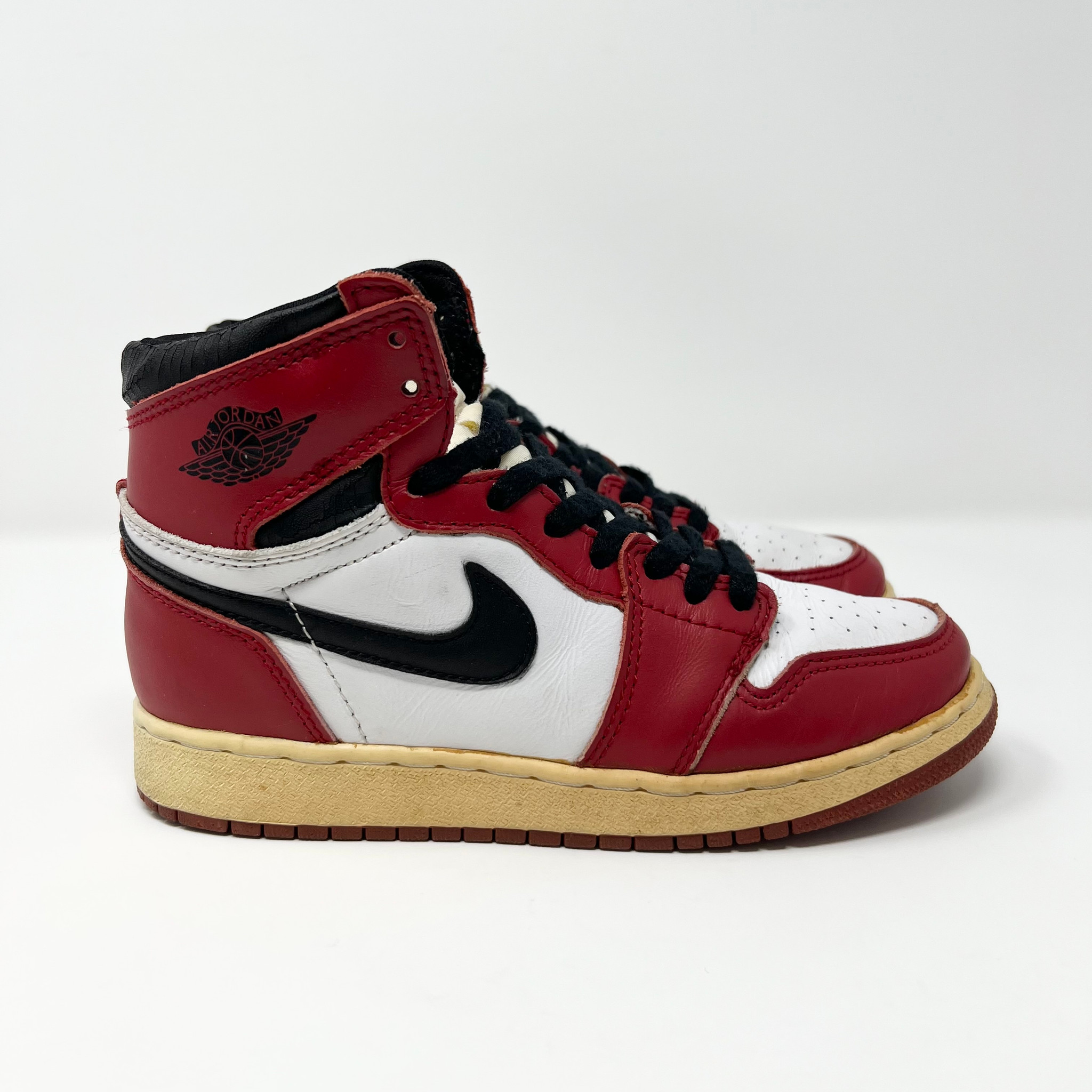 Air Jordan 1 Retro BG Chicago (1994) - Truest