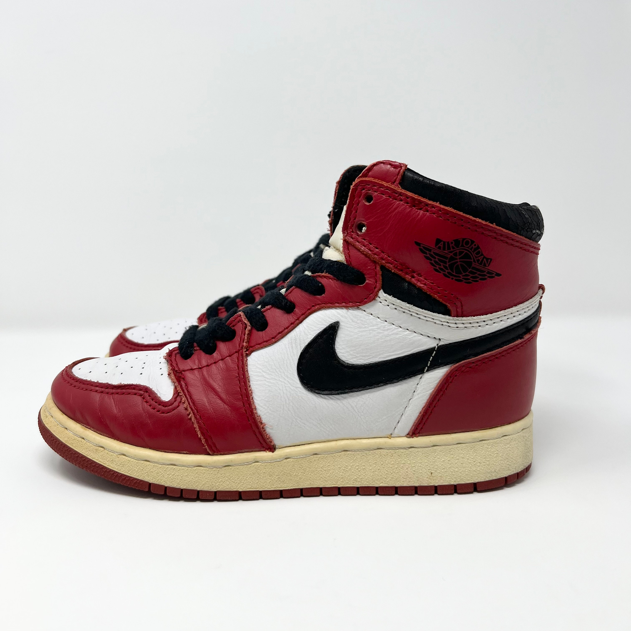 Air Jordan 1 Retro BG Chicago (1994) - Truest