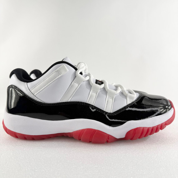 Air Jordan 11 Low Retro 'Concord Bred'