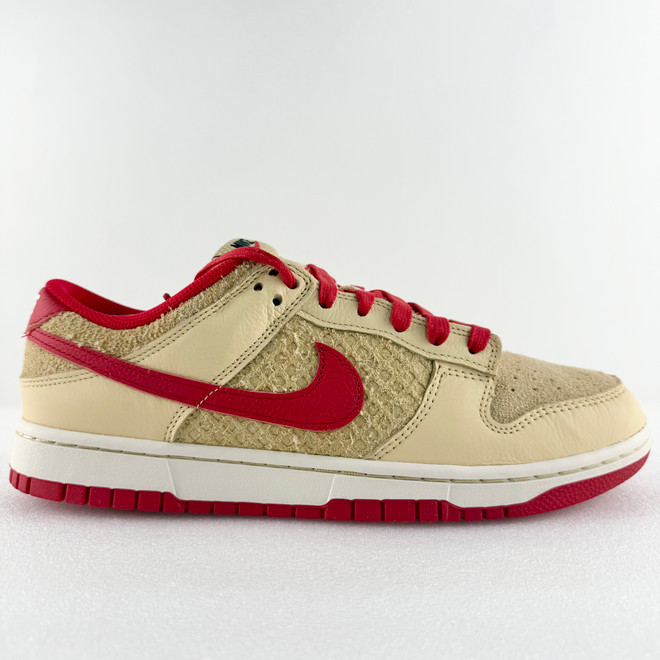 Nike Dunk Low SE 'Strawberry Waffle'