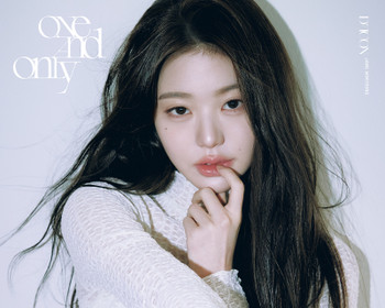 JANG WONYOUNG (IVE) - DICON VOLUME N°31 JANG WONYOUNG ONE AND ONLY  (A ver.)