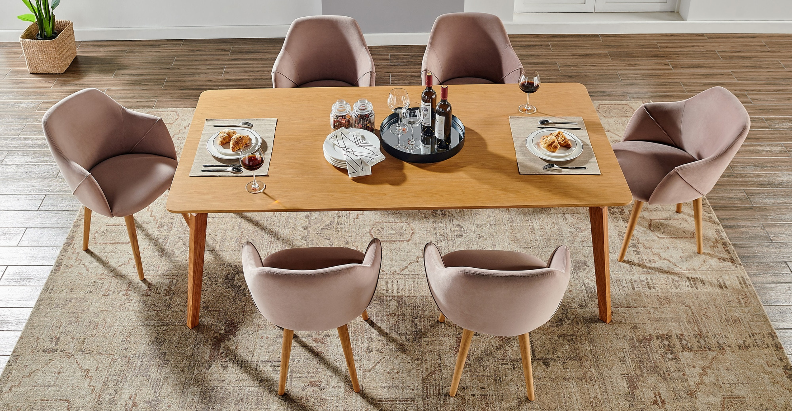 How To Pick The Perfect Modernist Dining Table