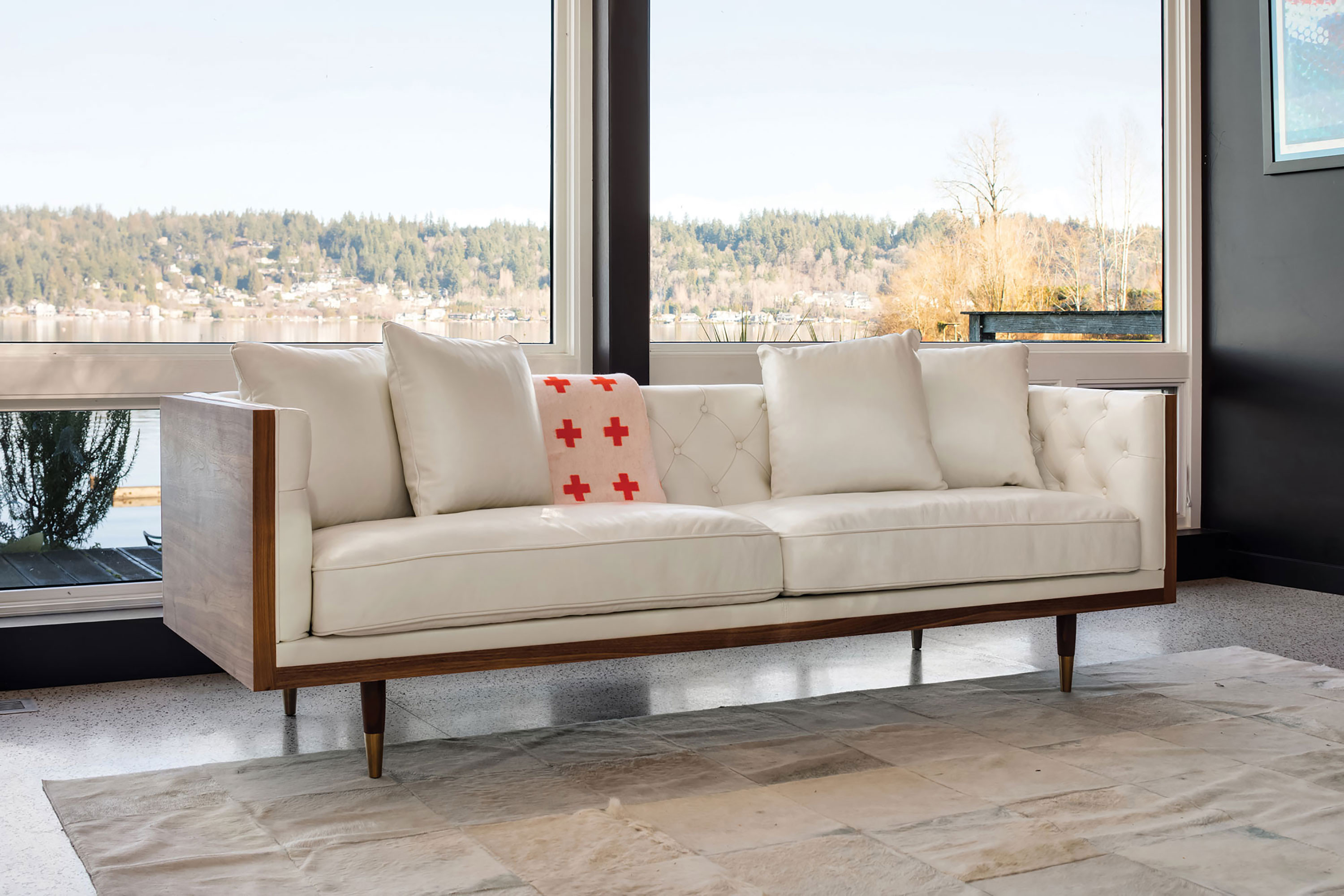 	Kardiel's Woodrow Neo sofa in white
