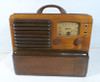 Authentic 1940 Zenith Model 5-G-403 portable AM tube radio in wood cabinet with iconic Wavemagnet antenna. Chassis 55371, serial T213155, original tubes. Classic pre-WWII Zenith portable—perfect for collectors, restoration, or retro display. Excellent example of early Universal portable radio technology!