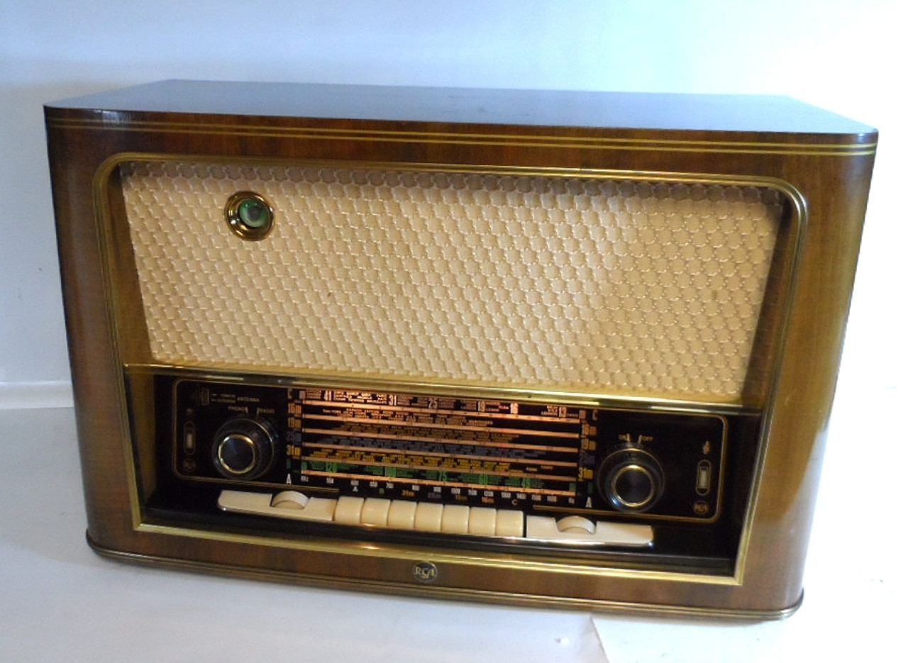 RCA67QR77_woodradio1a__20181.