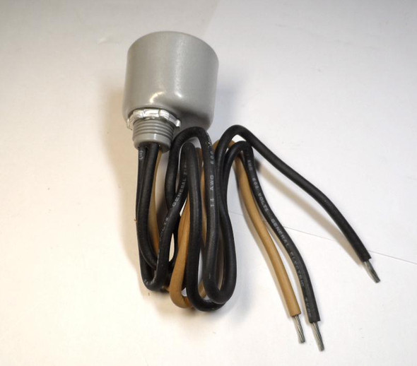 New in box GE TLP175 2-pole 3-wire lightning protector / surge arrestor (175V). Protects 120/240V electrical systems from lightning and surges. Genuine NOS.