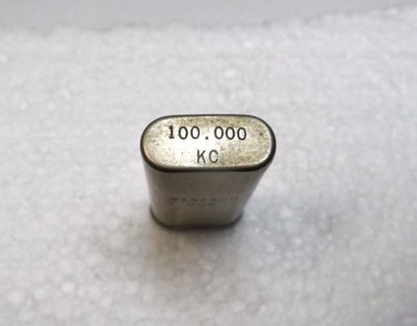 100 kHz (100.000 KC) crystal calibrator, date code 8-70. Perfect for vintage ham radio receivers like Collins, Drake & National. Excellent condition.