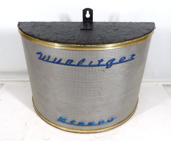 Rare original Wurlitzer Stereo curved wall speaker in excellent condition. Semi-circular design with metal mesh grille, gold trim, and blue “Wurlitzer Stereo” badging. Features oval driver marked 114532 / 584042 / 232909 (16 ohm, 6 watt). Perfect 5125B-style stereo extender for vintage Wurlitzer jukeboxes. Wall-mount bracket included. Great for collectors, bars, or game rooms.