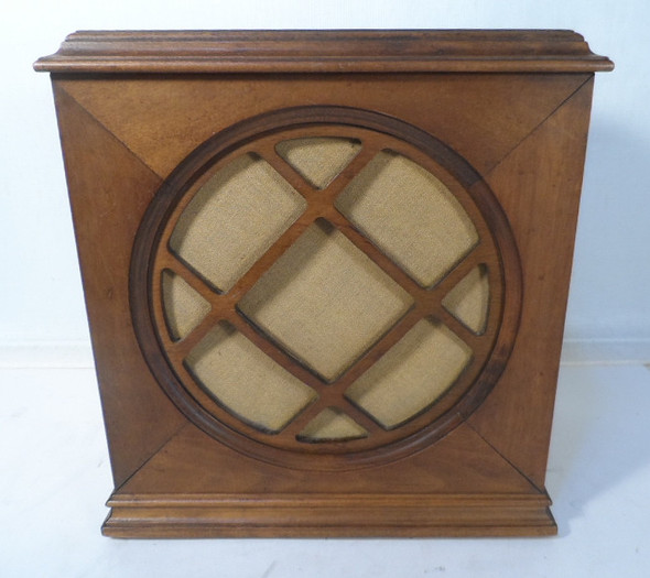 Discover this rare Eveready Model 1 1920 Vintage Wood Speaker, designed for the Eveready Model 1 Receiver. Authentic 1920s magnetic loudspeaker with wooden cabinet, ideal for antique radio collectors and vintage audio enthusiasts. Excellent condition example of early radio history from National Carbon Co. Browse our nationwide selection of collectible radios and speakers.