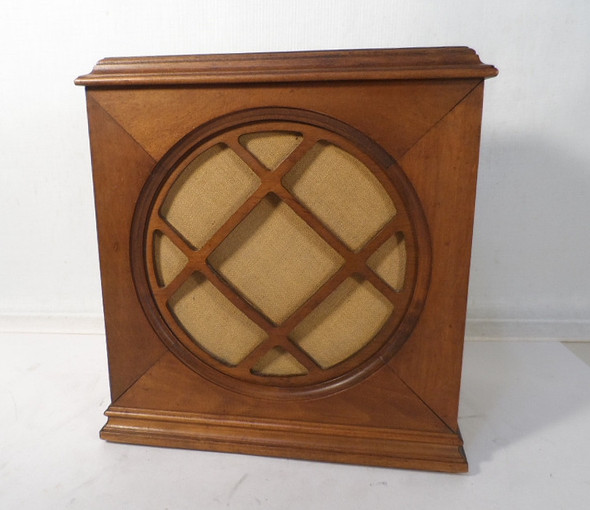 Discover this rare Eveready Model 1 1920 Vintage Wood Speaker, designed for the Eveready Model 1 Receiver. Authentic 1920s magnetic loudspeaker with wooden cabinet, ideal for antique radio collectors and vintage audio enthusiasts. Excellent condition example of early radio history from National Carbon Co. Browse our nationwide selection of collectible radios and speakers.