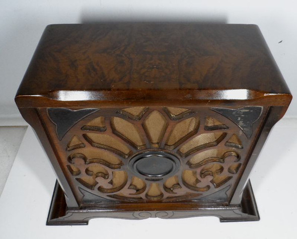 Authentic Spartan Model 100 Disc Speaker from the 1920s. This vintage wood cabinet loudspeaker features a free-edge cone design by Spartan Electric Corp., ideal for early tube radios. Excellent decorative and collectible piece for antique radio enthusiasts. Rare 1920s audio history in original wood mantle-style enclosure.