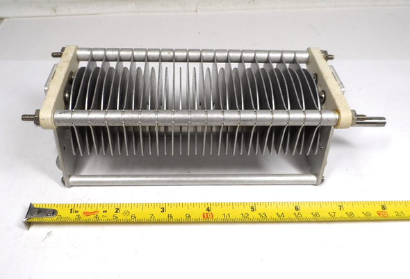 EF Johnson 154-15 Single Section Air Variable Capacitor – 23-150 pF, 4500 Volt, 0.125″ plate spacing. Genuine E.F. Johnson compact Type E single air variable ideal for ham radio transmitters, amplifiers, and antenna tuners. Rugged aluminum construction with steatite insulation, approx. 8¼″ L × 2½″ W × 2½″ H, ¼″ shaft. Clean used condition. Perfect for vintage restoration or medium-power RF projects. Nationwide Radio & Eq. Sales – ke9pq.com
