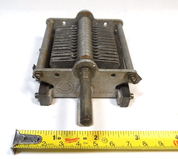 Vintage Cardwell single-section air variable capacitor, 17–172 pF, approximately 1500 V peak rating. Classic USA-made multi-plate design with ~1/32-inch plate spacing and 1/4-inch shaft. Measures about 5-3/8 × 3-1/4 × 2-1/4 inches. Ideal for amateur radio receivers, transmitters, antenna tuners, or restoration projects needing a reliable low-loss component