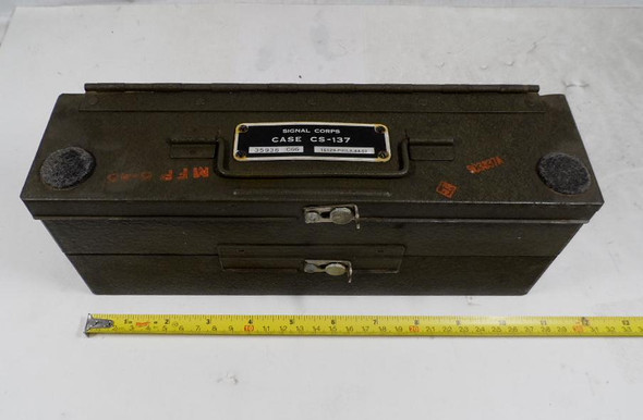 Signal Corps FT-243 Case CS-137 and Crystals for the SCR-509/510 and SCR-609/610 radio sets