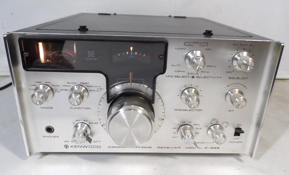 Kenwood R-599 Vintage Ham Radio Receiver – Excellent Condition with Both 6m & 2m Converters Installed!For sale is a beautiful, fully functional Kenwood R-599 (early "Twins" series) all-band communications receiver in excellent cosmetic and operational condition. This classic 1970s solid-state receiver delivers the warm analog performance that vintage ham radio enthusiasts love.