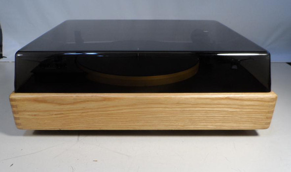 SOTA Sapphire Belt Drive Suspended Turntable with Linn Akito Tonearm In Excellent Condition