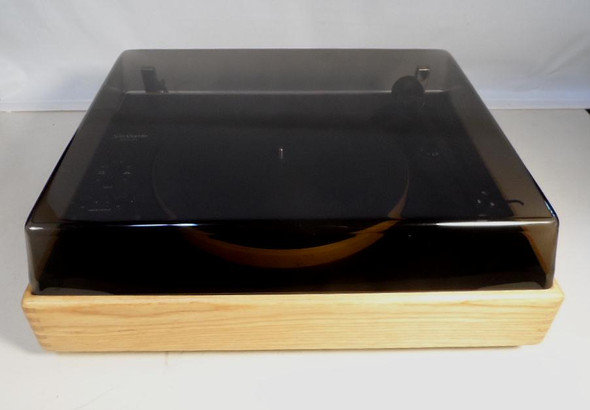 SOTA Sapphire Belt Drive Suspended Turntable with Linn Akito Tonearm In Excellent Condition