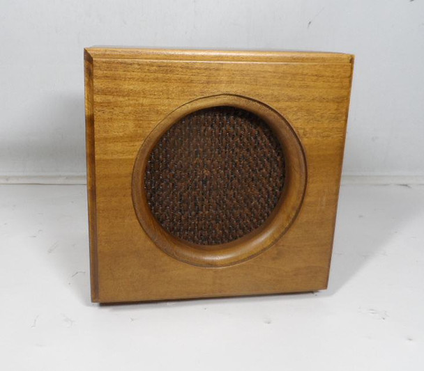 Vintage Realistic 40-12410 5" 8 Ohm full range speaker driver in custom solid wood 7" cabinet. Made in Thailand (12A1). Warm vintage sound ideal for extension speakers, desktop, workshop or multi-room audio. Radio Shack classic, tested and working. Great value retro speaker!