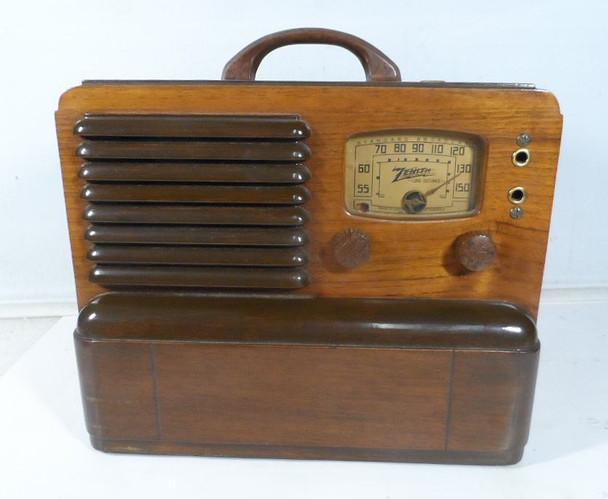 Authentic 1940 Zenith Model 5-G-403 portable AM tube radio in wood cabinet with iconic Wavemagnet antenna. Chassis 55371, serial T213155, original tubes. Classic pre-WWII Zenith portable—perfect for collectors, restoration, or retro display. Excellent example of early Universal portable radio technology!