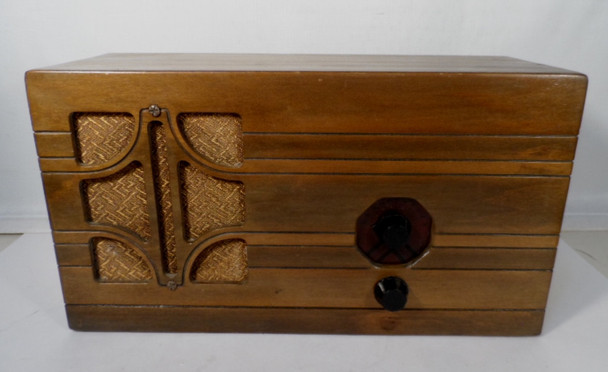 excellent working RCA T-4-9A 1935 Vintage Tabletop Wood Radio. Authentic 4-tube superheterodyne from RCA Victor with beautiful original wood cabinet. Perfect for antique radio collectors seeking a functional 1930s Art Deco piece. Compact size, strong reception on AM broadcast band. Browse our nationwide collection of restored vintage radios.